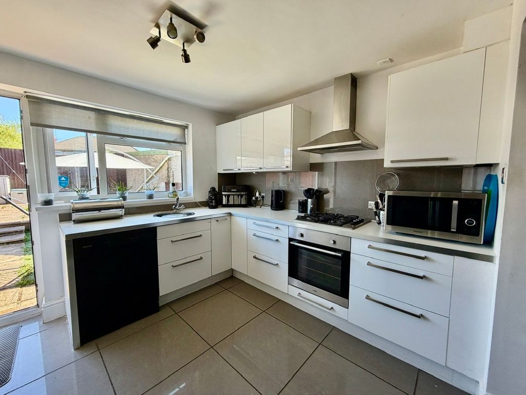 Property photo 2 of 29