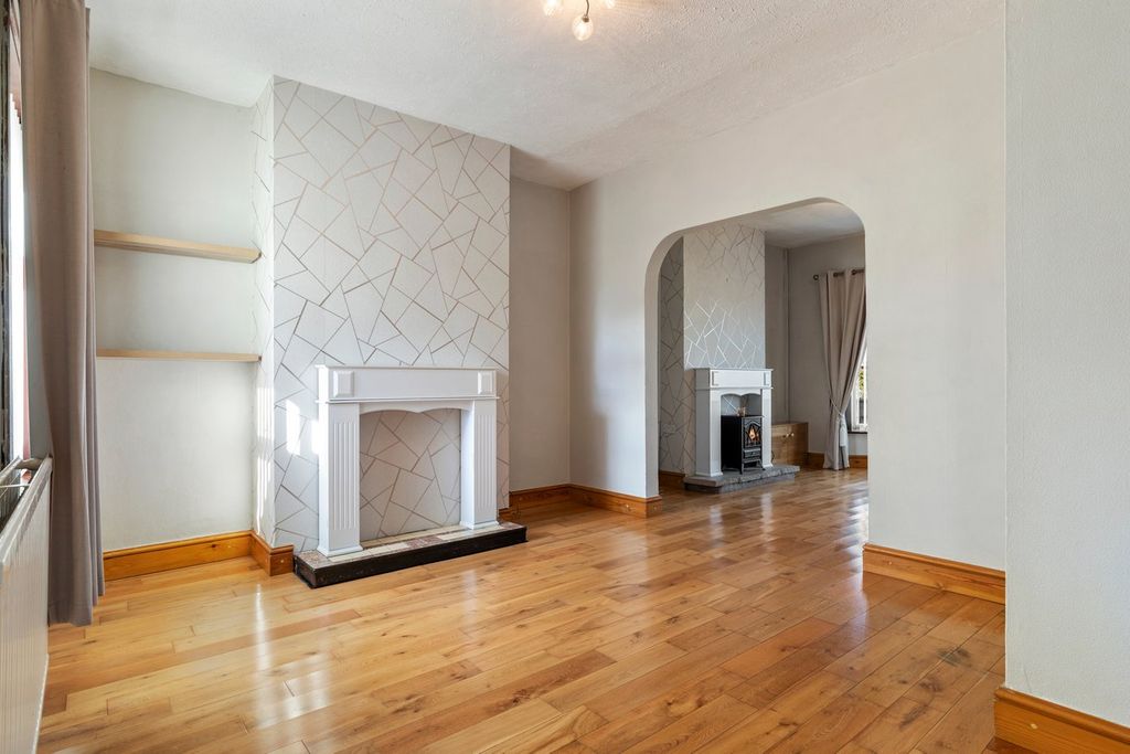 Property photo 2 of 26