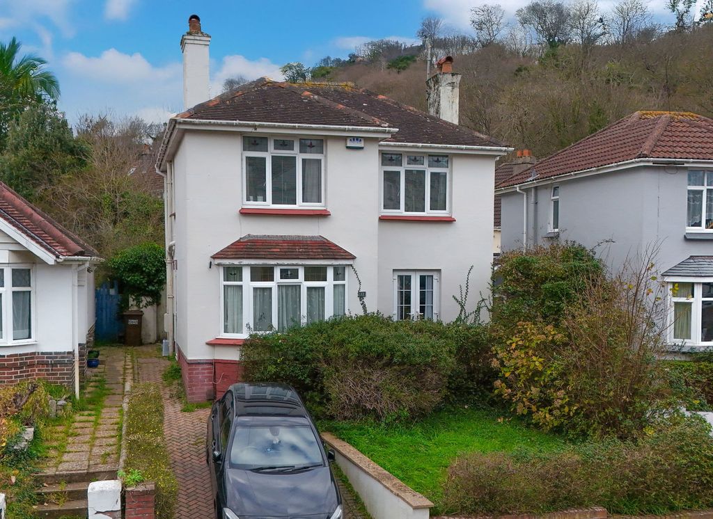 Property photo 1 of 18