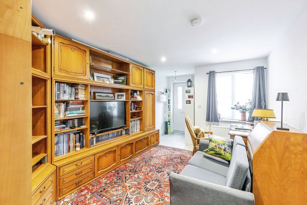 Property photo 3 of 20 Living Room