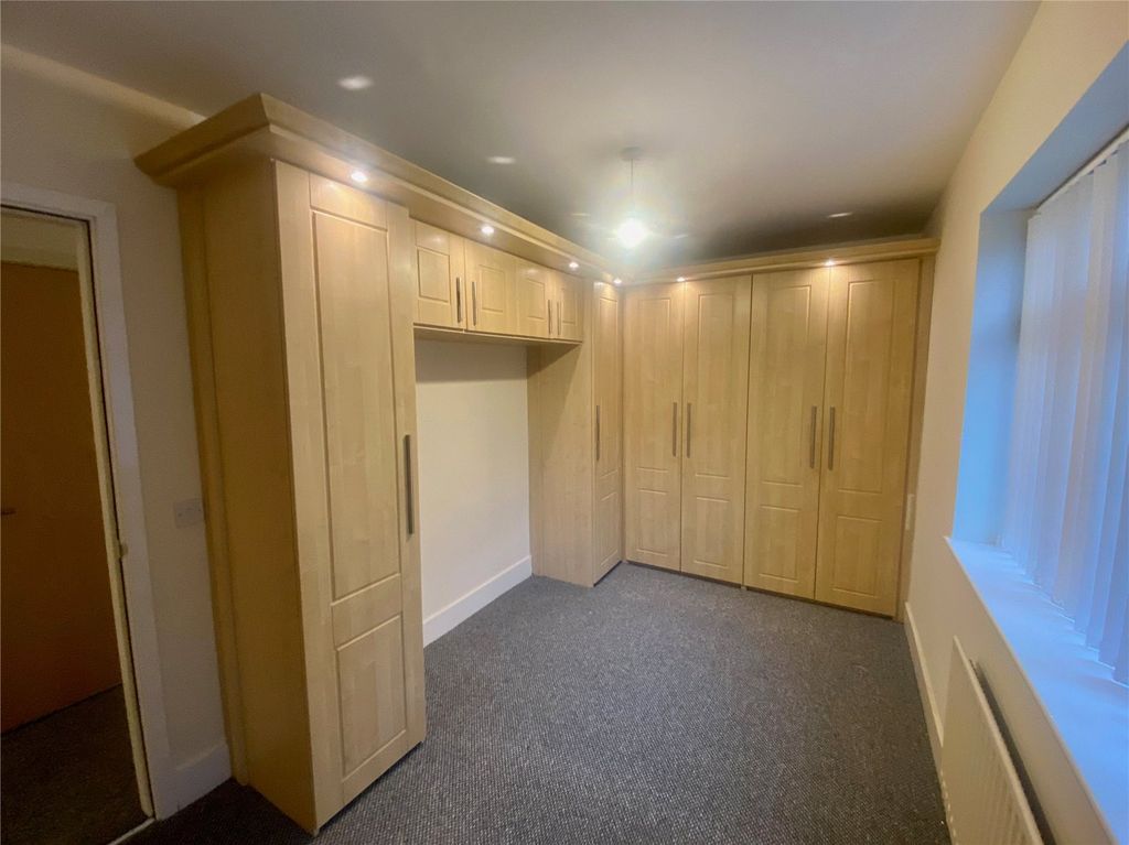 Property photo 3 of 6 Bedroom