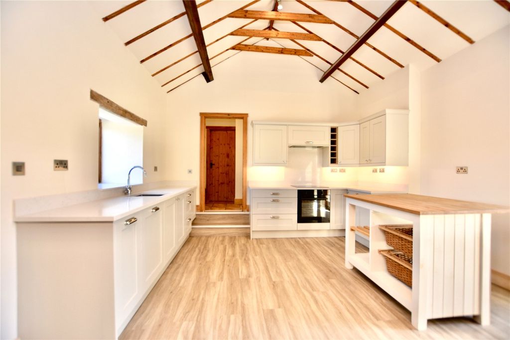 Property photo 2 of 18 Picture No. 31