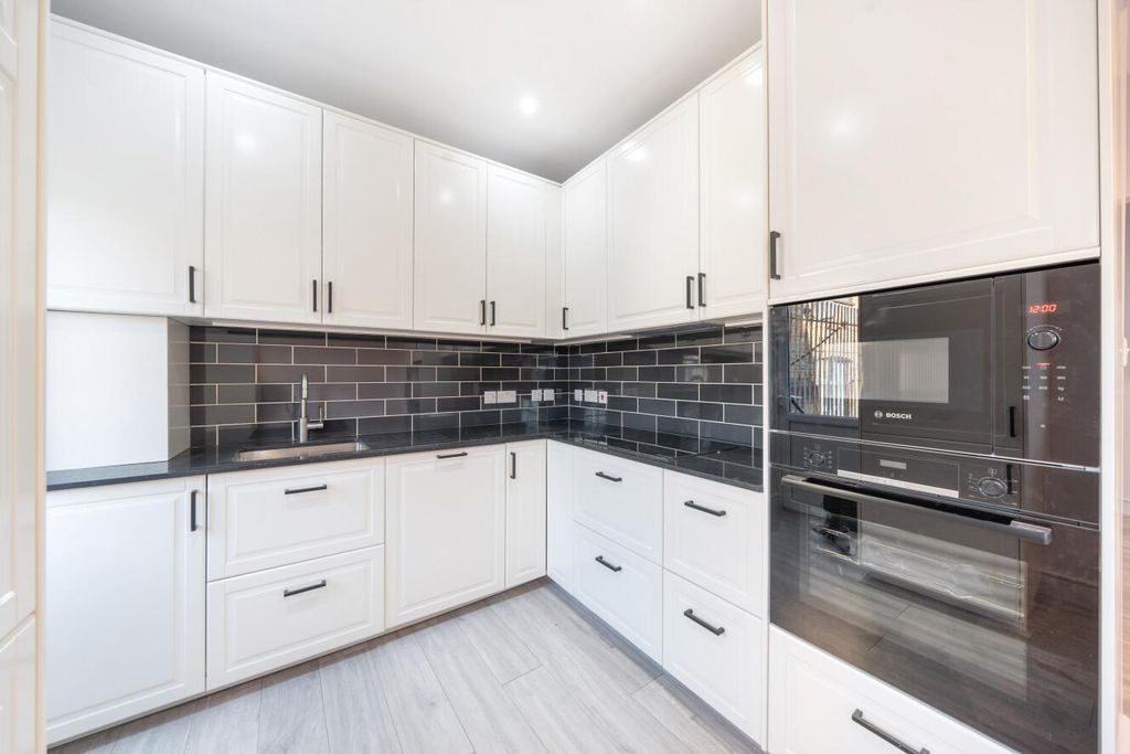 Property photo 3 of 16 Picture 3