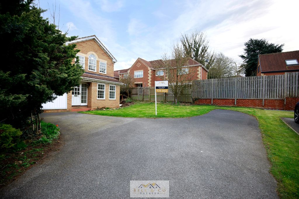 Property photo 2 of 25 Front Of House 1.1