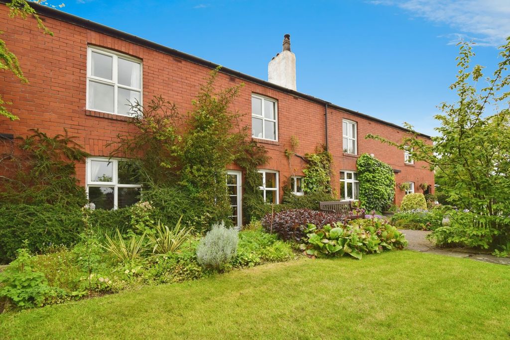 Property photo 1 of 28