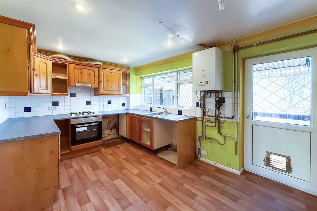 Property photo 2 of 16 Picture No. 12