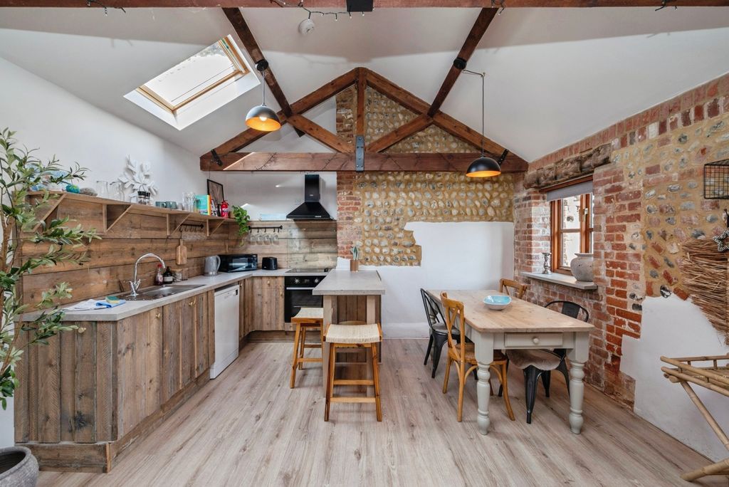 Property photo 2 of 14 Pbox-Img.Jpg