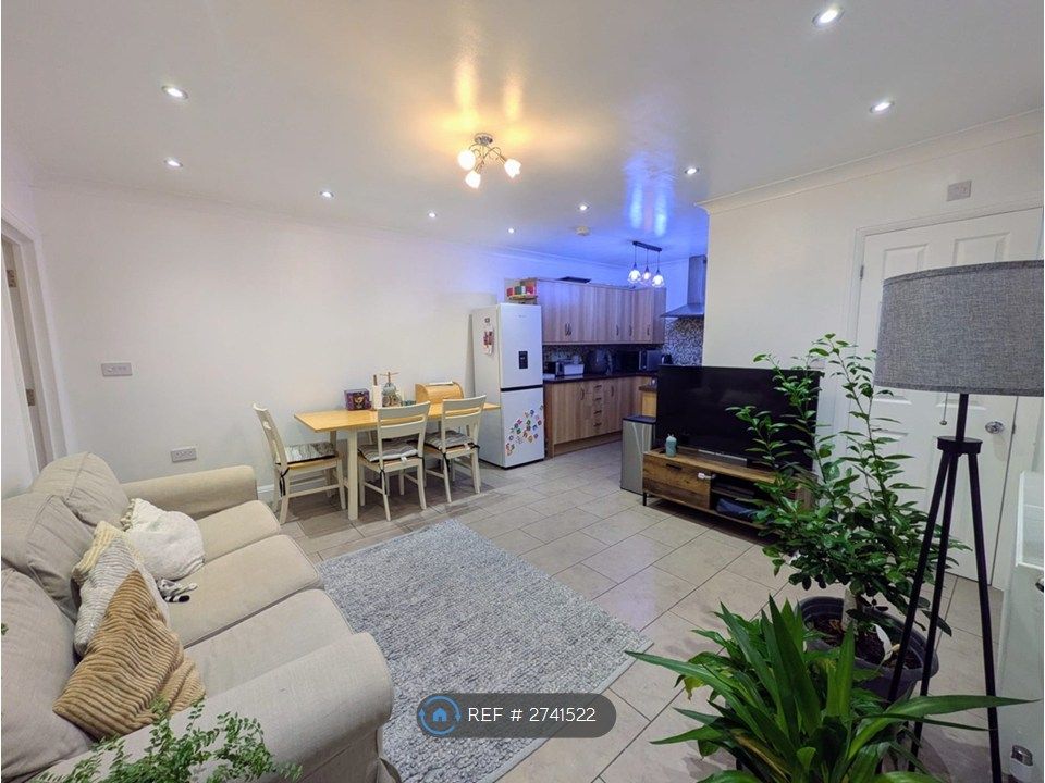 Property photo 2 of 15 Reception Area 17m2