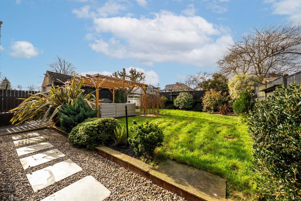 Property photo 3 of 21