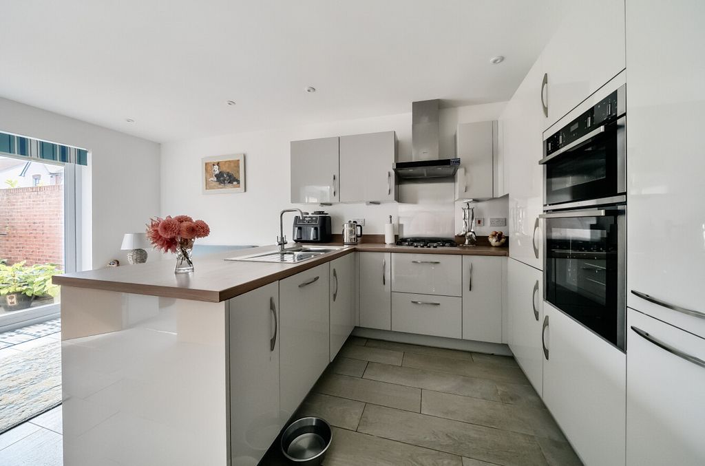 Property photo 3 of 19 1175093 (5)