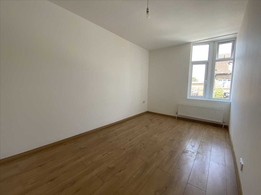 Property photo 3 of 4 Room 2