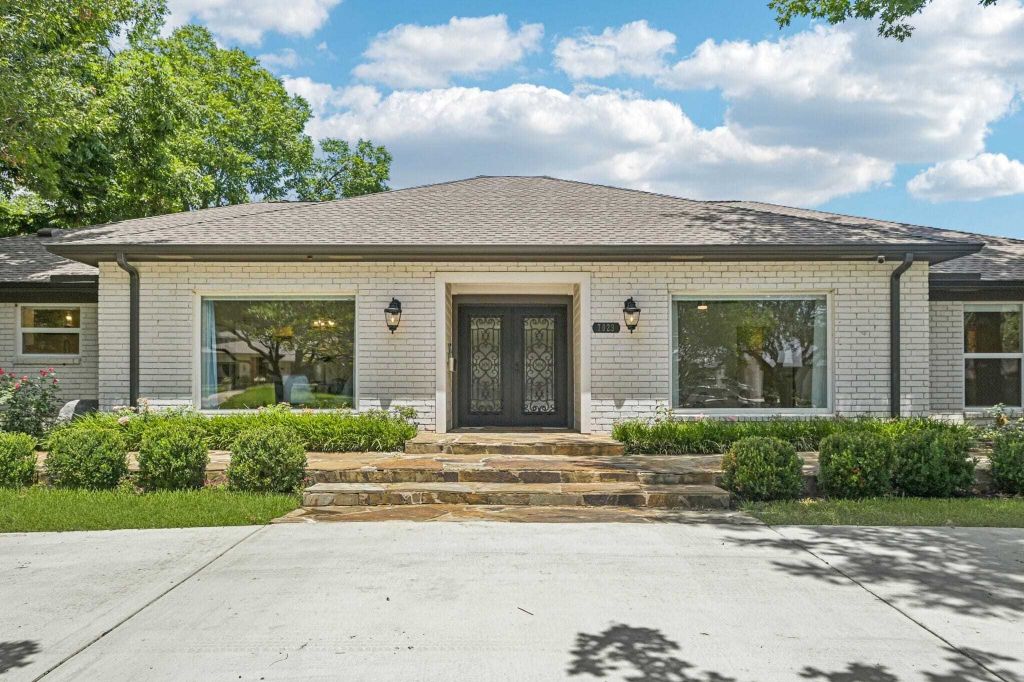 Property photo 1 of 31