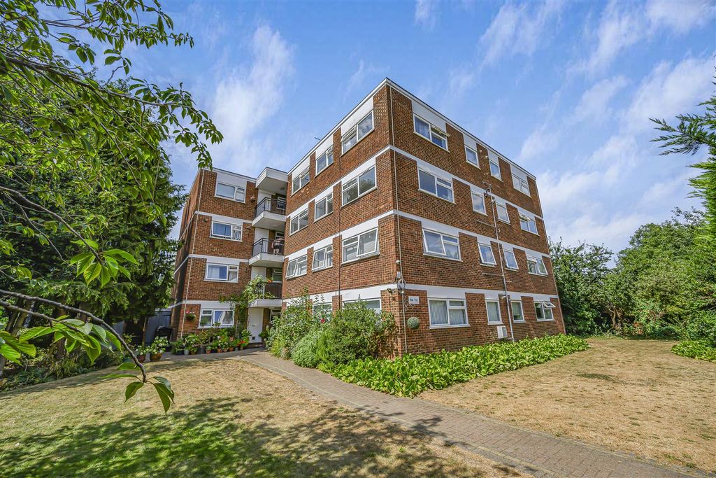 Property photo 1 of 18 15 Lynnwood Close-21.Jpg