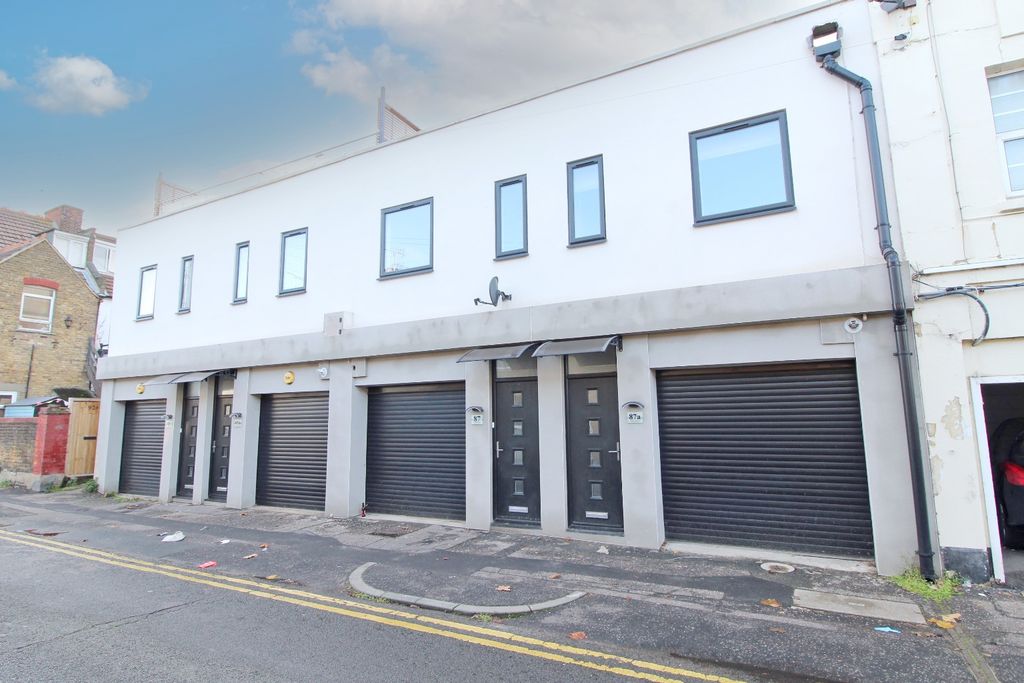 Property photo 1 of 8 1375861