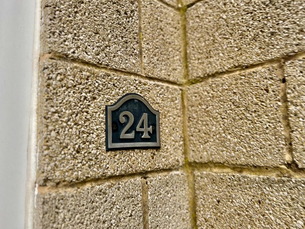 Property photo 2 of 23 Picture No. 20