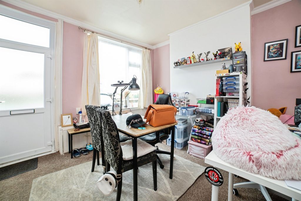Property photo 2 of 17