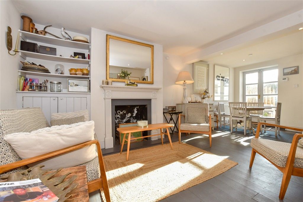 Property photo 2 of 12 Lounge