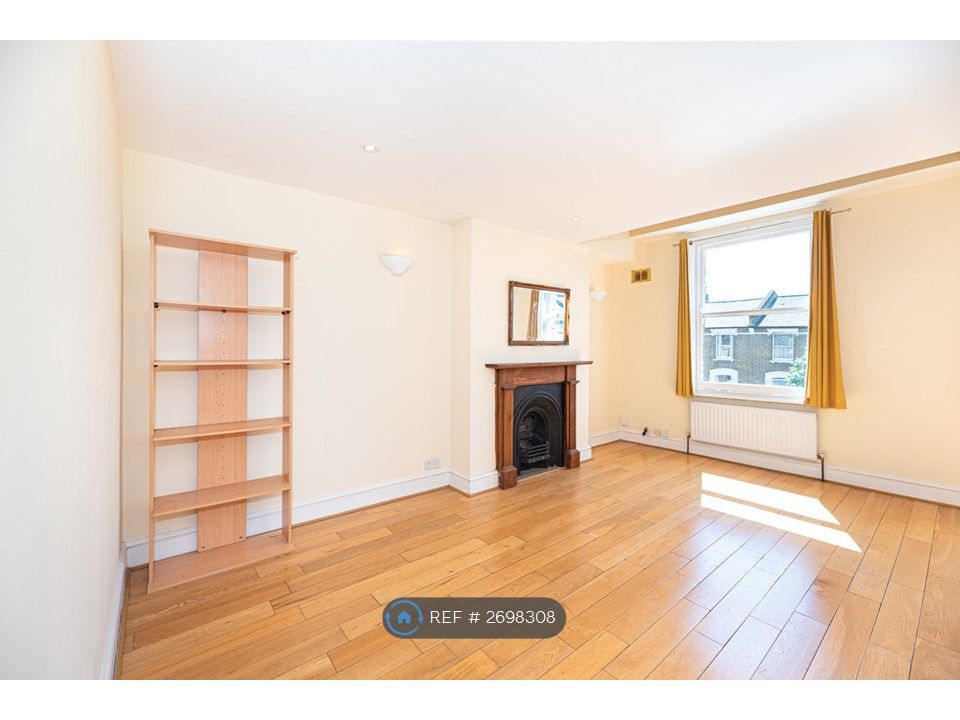 Property photo 3 of 16 Live Room 1