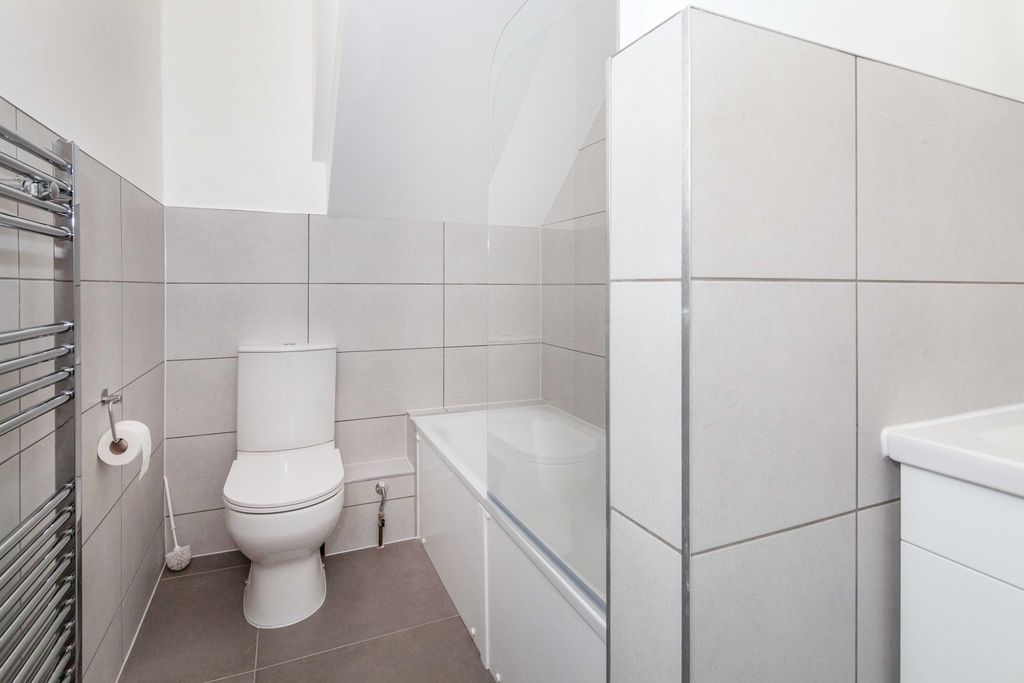Property photo 3 of 10 1E84E82A-9B52-F11...