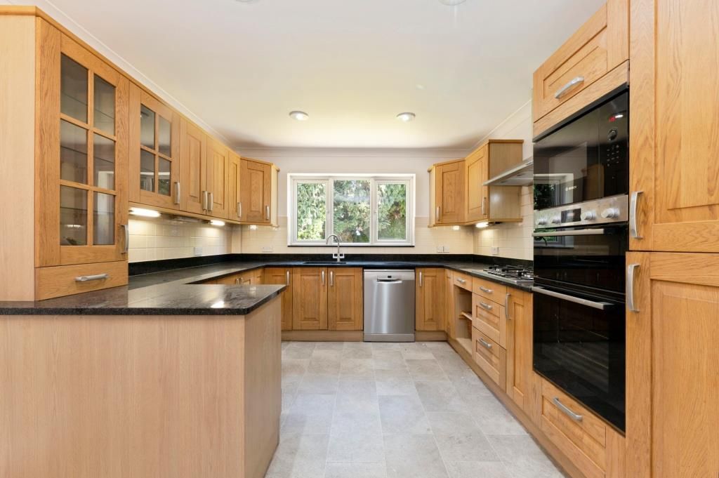 Property photo 3 of 46 Kitchen