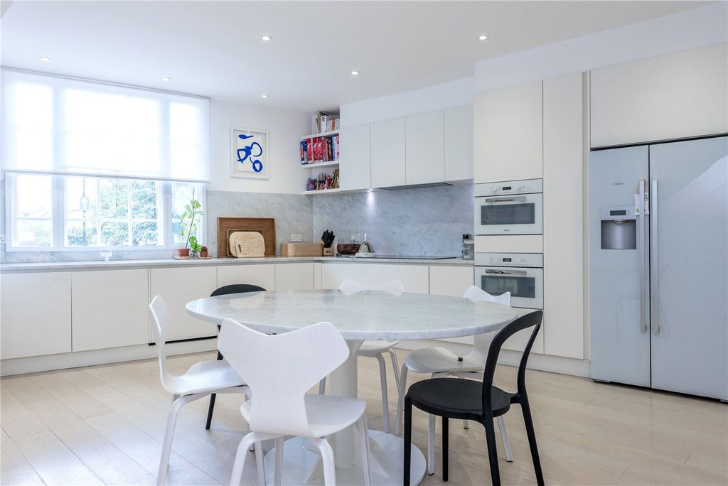 Property photo 2 of 28 Kitchen/Dining