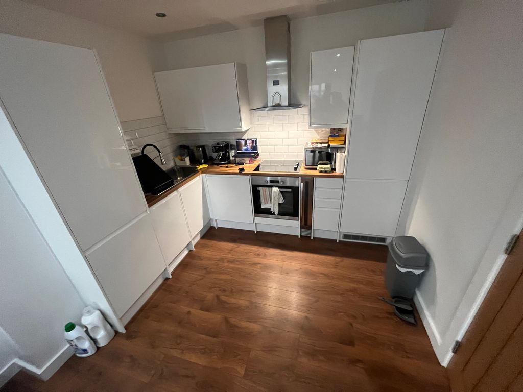 Property photo 2 of 7 Kitchen