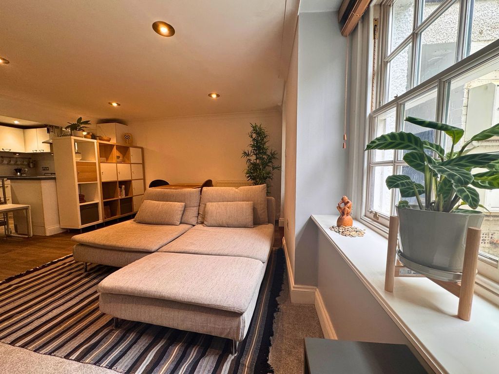 Property photo 3 of 10 Lounge / Diner