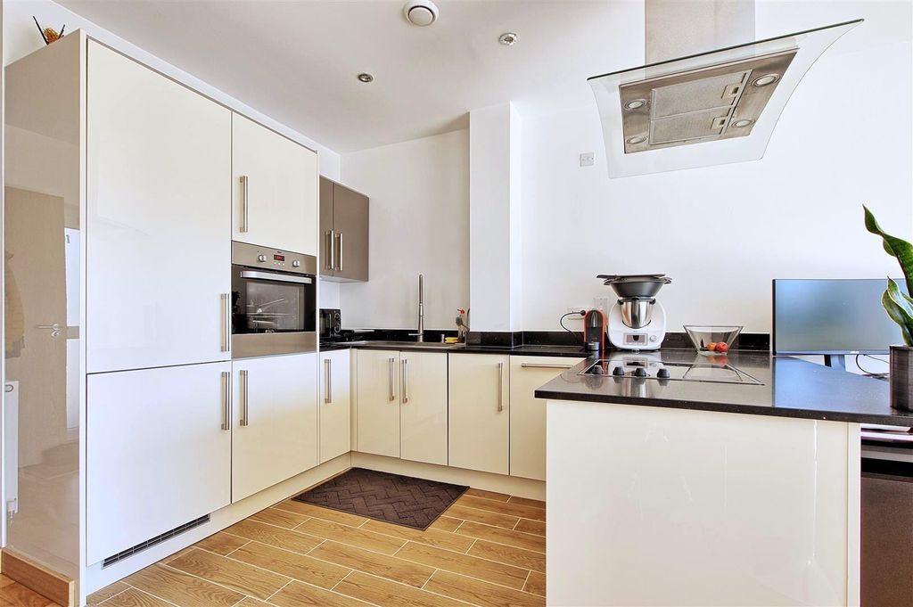 Property photo 2 of 14 Kitchen 1.Jpg