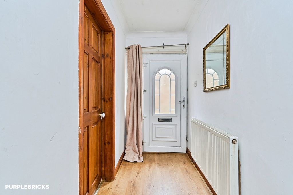 Property photo 3 of 25