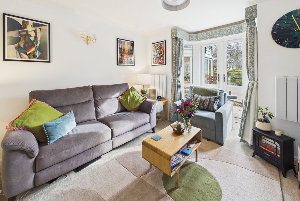 Property photo 3 of 18 Cam02545G0-Pr0575-Still017