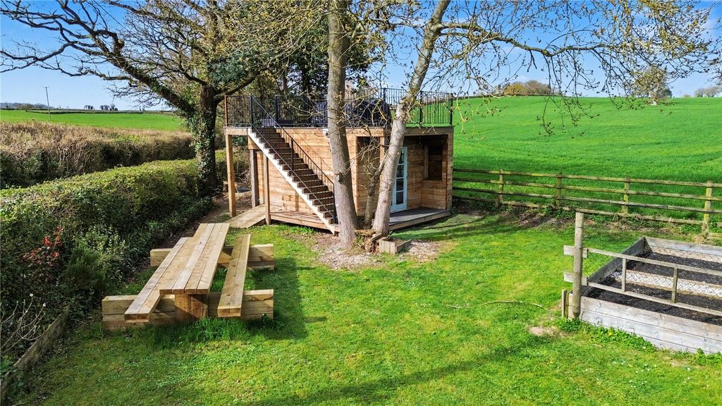 Property photo 2 of 40 Picture No. 55