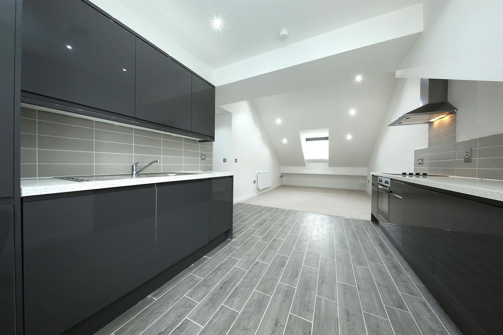 Property photo 3 of 12 8, 35-37 Charles St 0802.Jpg