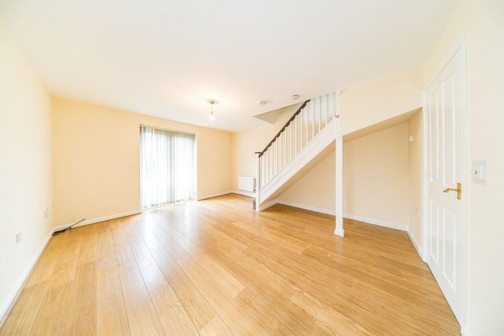 Property photo 3 of 15 27 Molyneux Close Lounge.Jpg