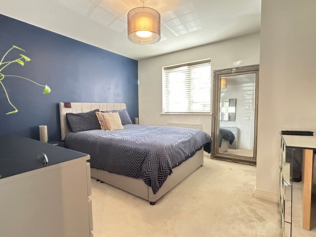 Property photo 3 of 9 Bedroom 1