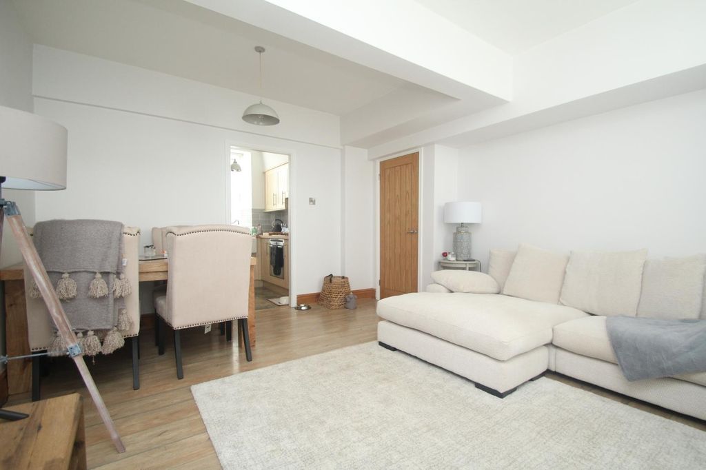 Property photo 1 of 10 0 General