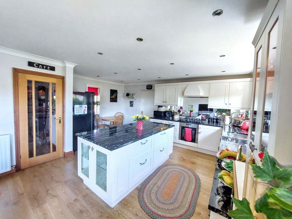 Property photo 3 of 37