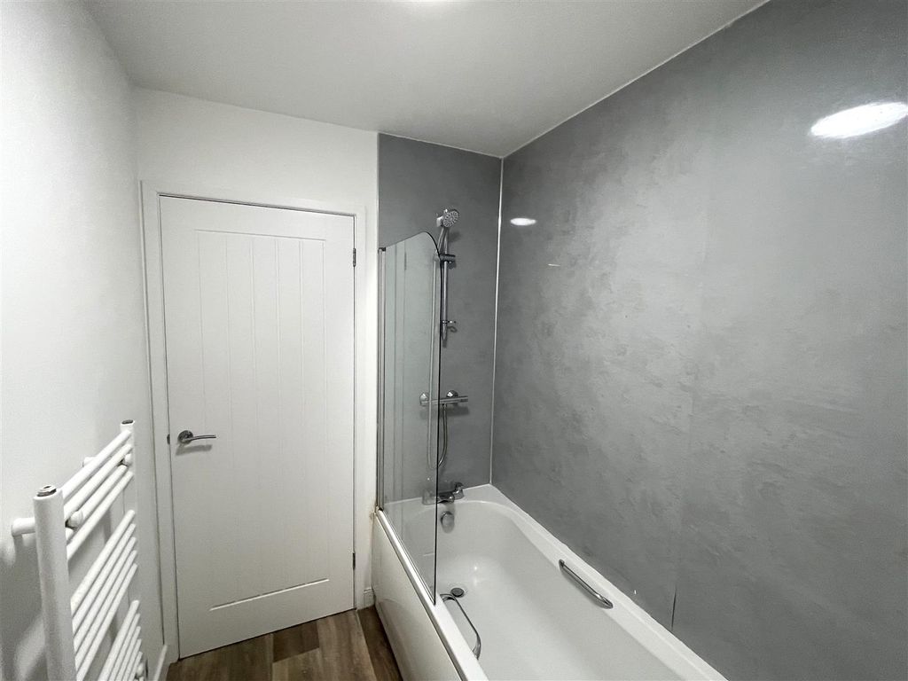 Property photo 1 of 5 Bathroom 1.Jpg