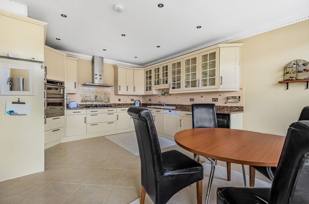 Property photo 2 of 20 Kitchen