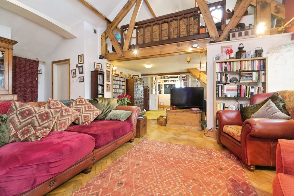 Property photo 2 of 34 Photo