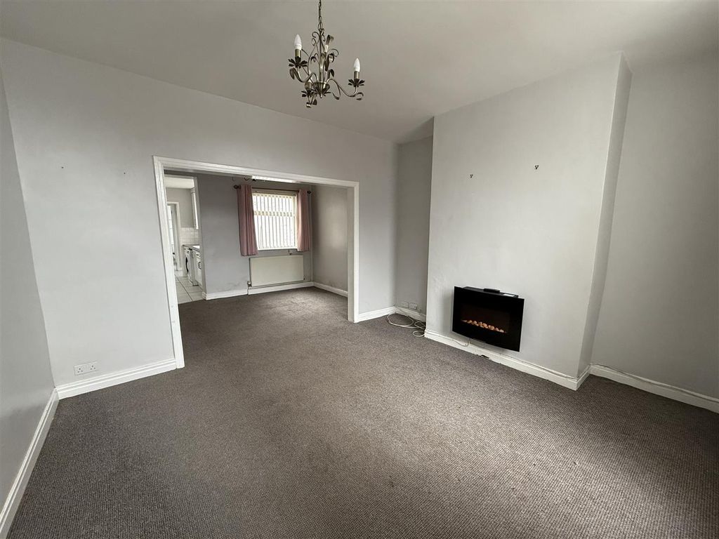 Property photo 3 of 14 Living Room