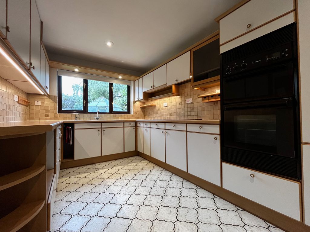 Property photo 2 of 21 Kitchen
