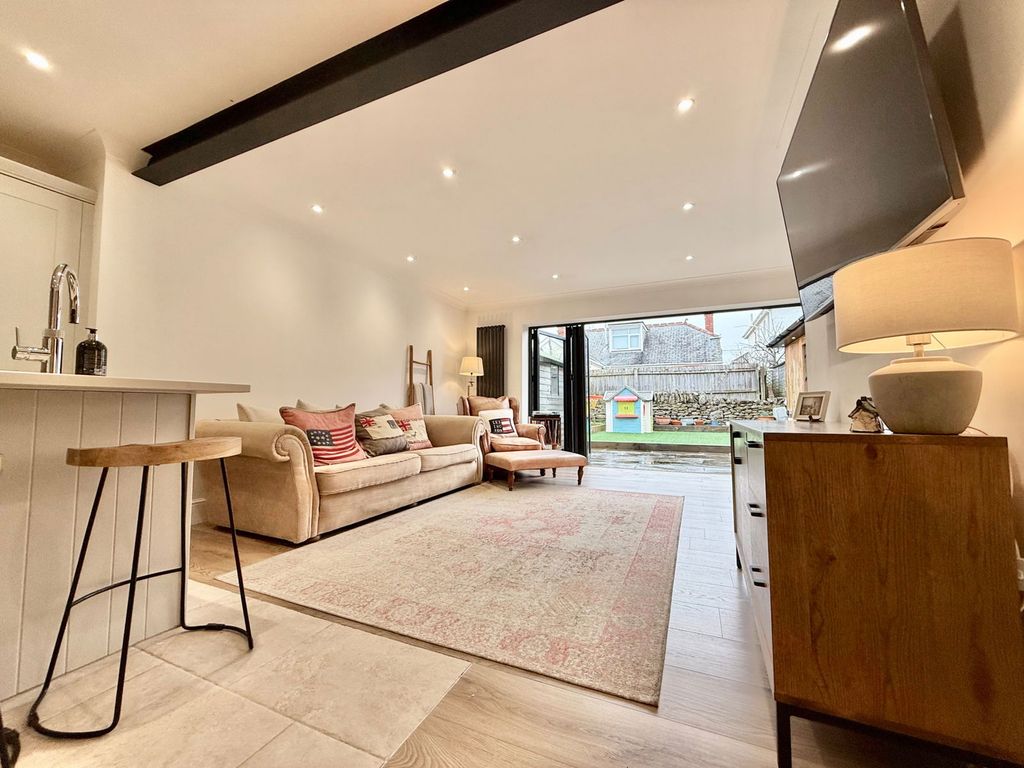 Property photo 3 of 25