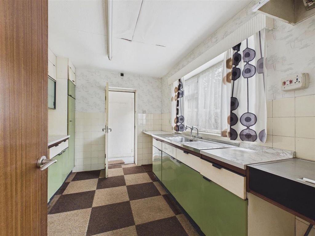 Property photo 3 of 26 Kitchen