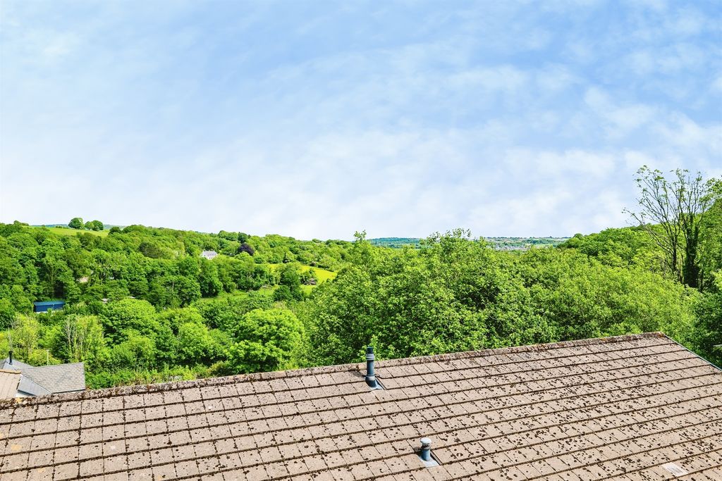 Property photo 2 of 33