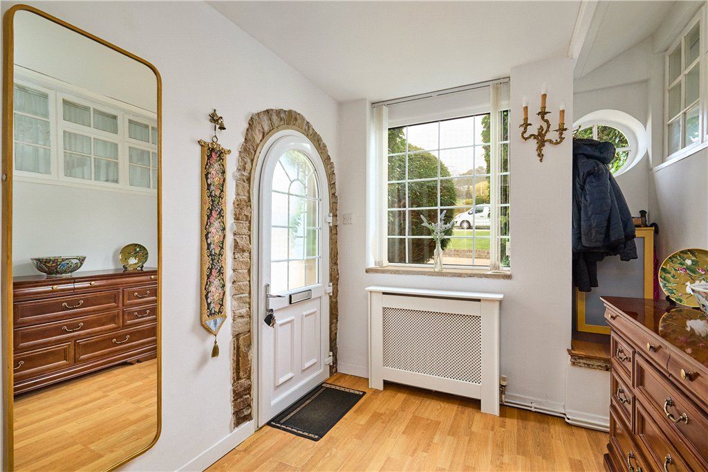 Property photo 3 of 26 Cloaks/Porch