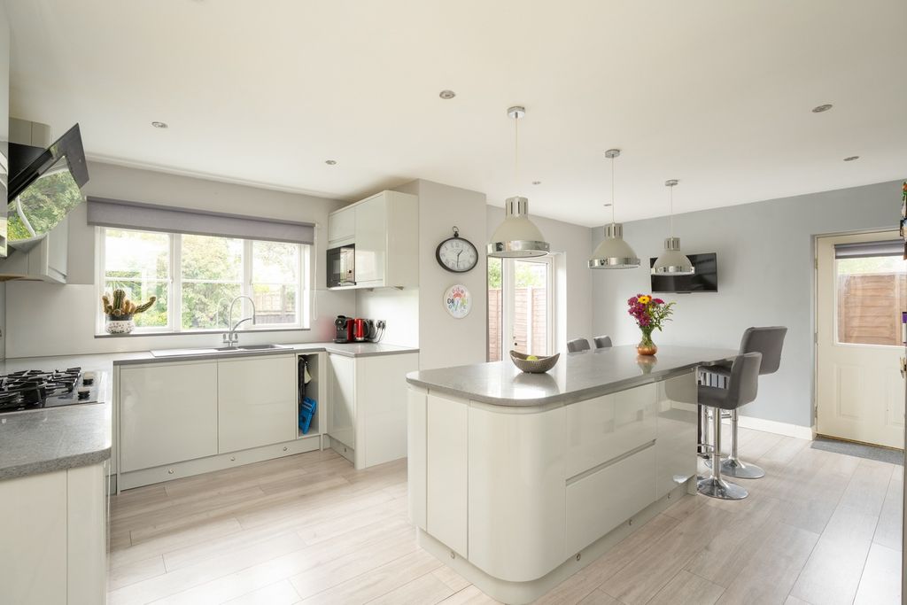 Property photo 2 of 26 5437306