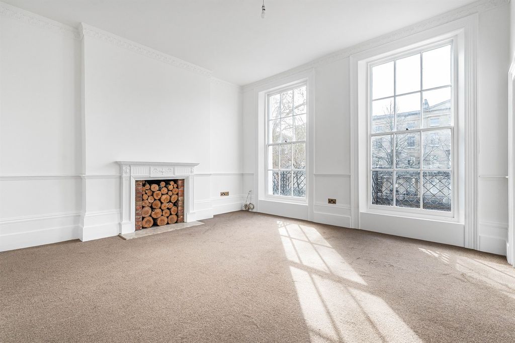 Property photo 2 of 11 Living Room