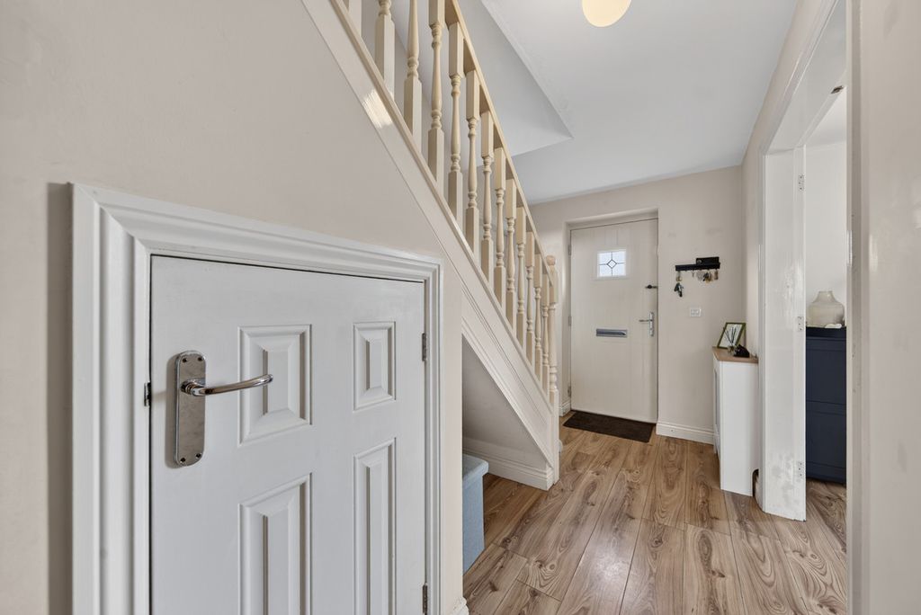 Property photo 3 of 32