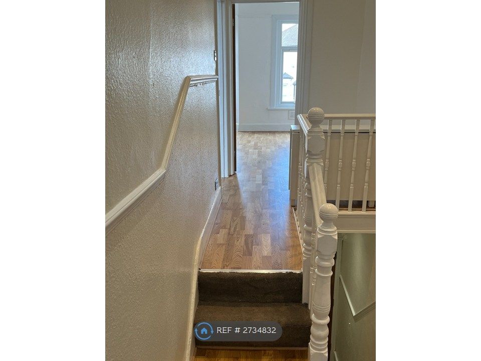 Property photo 3 of 19 Landing