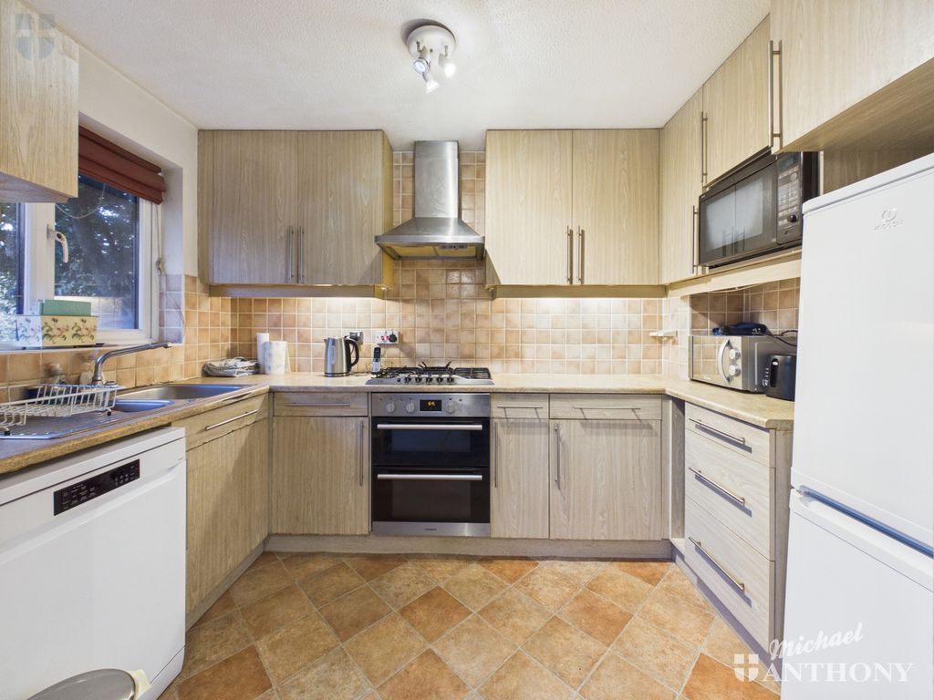 Property photo 2 of 12 Cam03852G0-Pr0547-Still004